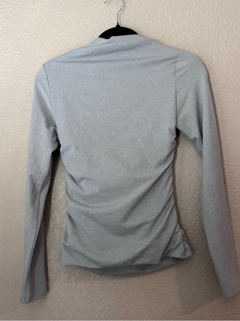 Aritzia Women’s Contour Flourish Long Sleeve Top Gray, new without tags, Size M - Picture 3 of 7